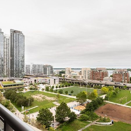 Stylish Downtown Lakeview Condo - One Free Parking Торонто Экстерьер фото